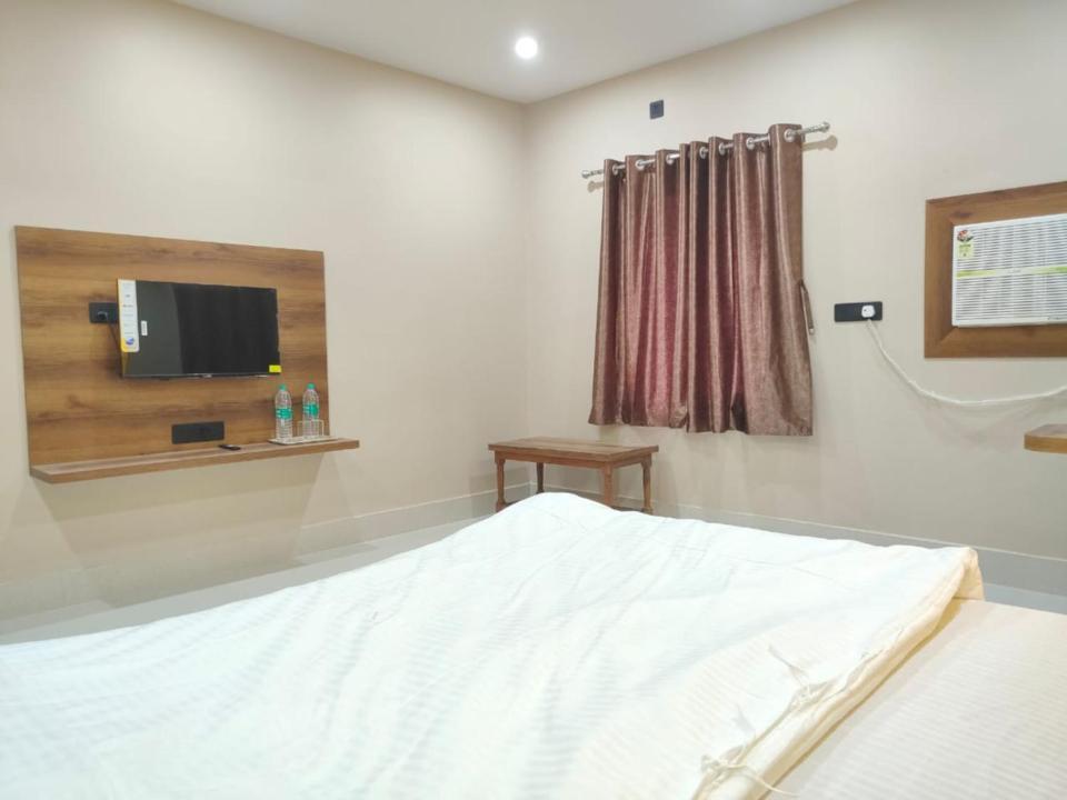 Hotel Vaishnavi Near Baba Dham Temple เดฟการ์ ภายนอก รูปภาพ