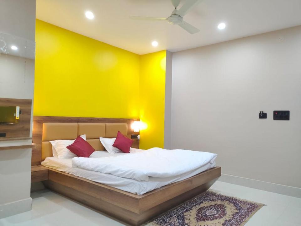 Hotel Vaishnavi Near Baba Dham Temple เดฟการ์ ภายนอก รูปภาพ