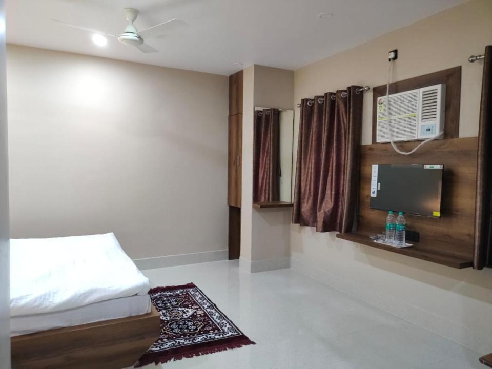 Hotel Vaishnavi Near Baba Dham Temple เดฟการ์ ภายนอก รูปภาพ