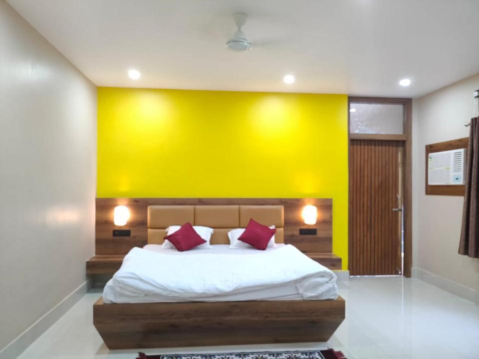 Hotel Vaishnavi Near Baba Dham Temple เดฟการ์ ภายนอก รูปภาพ