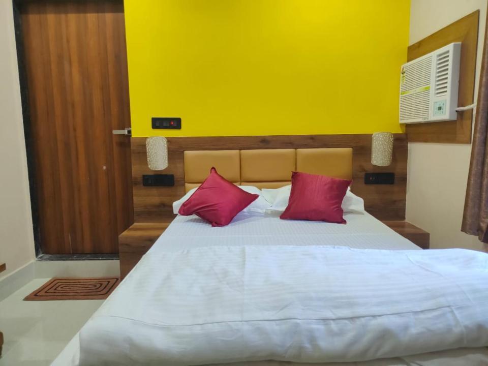 Hotel Vaishnavi Near Baba Dham Temple เดฟการ์ ภายนอก รูปภาพ