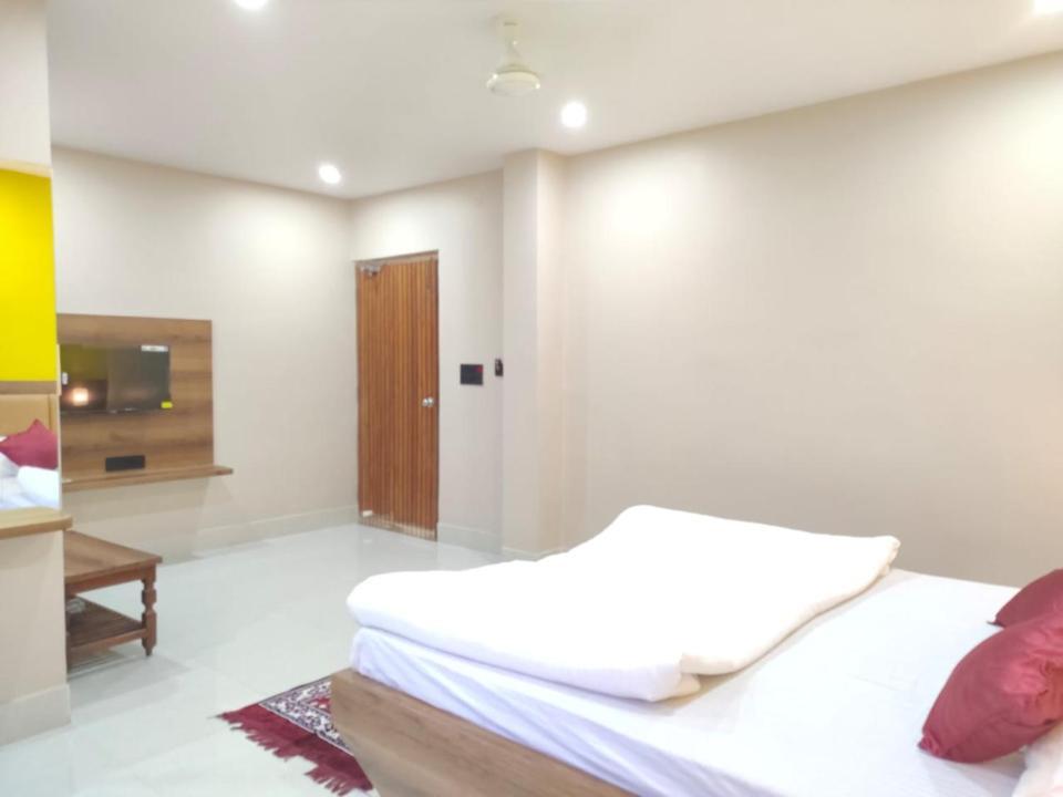 Hotel Vaishnavi Near Baba Dham Temple เดฟการ์ ภายนอก รูปภาพ