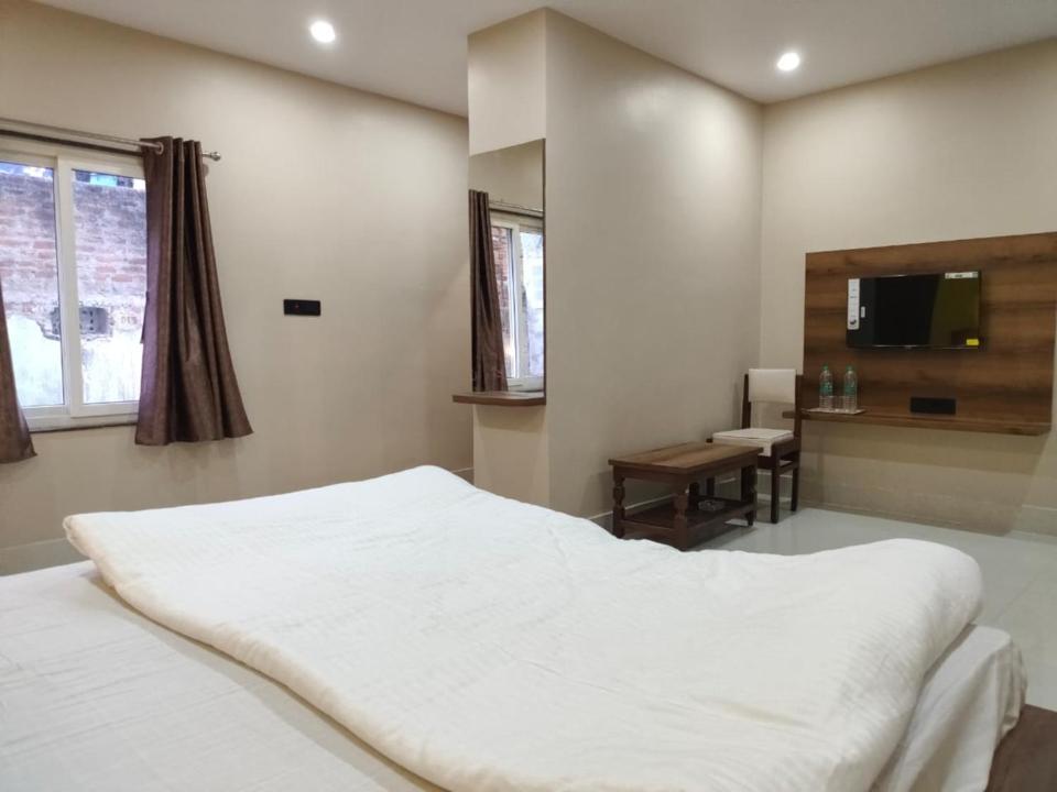 Hotel Vaishnavi Near Baba Dham Temple เดฟการ์ ภายนอก รูปภาพ