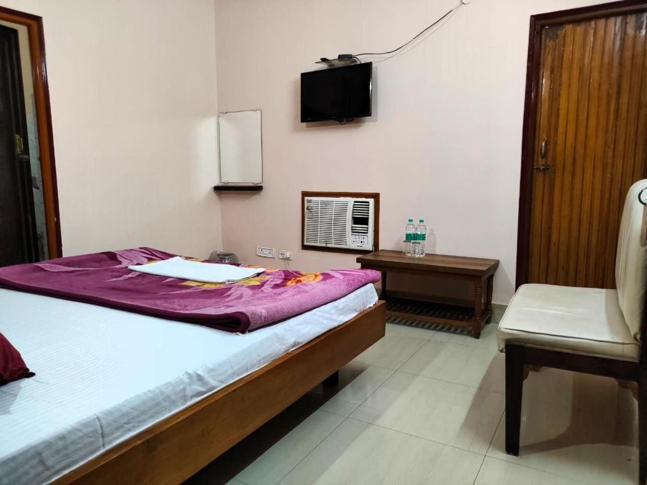 Hotel Vaishnavi Near Baba Dham Temple เดฟการ์ ภายนอก รูปภาพ