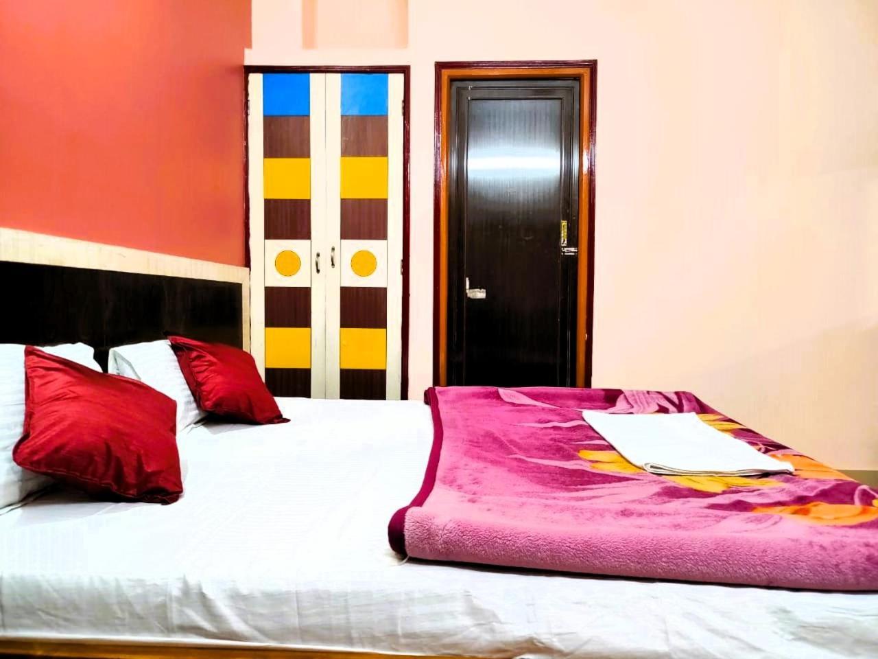 Hotel Vaishnavi Near Baba Dham Temple เดฟการ์ ภายนอก รูปภาพ