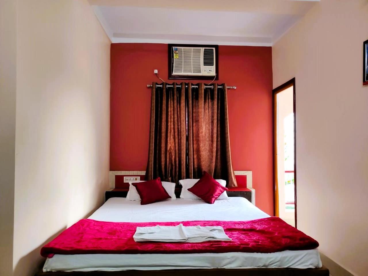 Hotel Vaishnavi Near Baba Dham Temple เดฟการ์ ภายนอก รูปภาพ